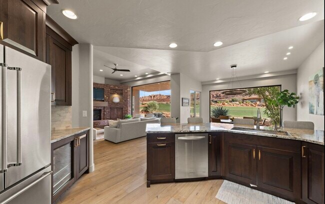 Building Photo - 2410 W Entrada Trl