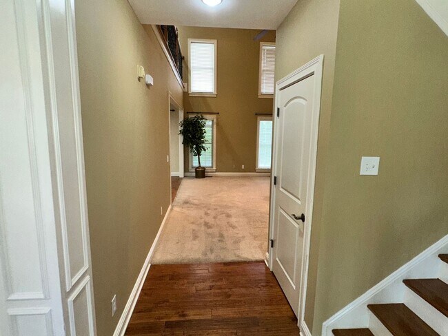 Building Photo - BEAUTIFUL, SPACIOUS 5 BR, 4.5 BATH HOME! G...