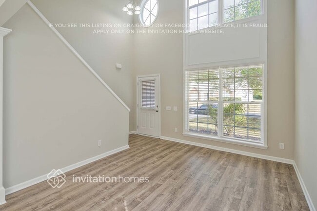 Building Photo - 10437 Roundleaf Dr