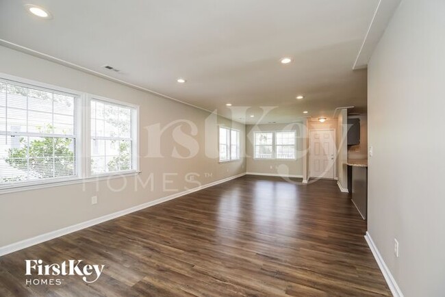 Building Photo - 5531 Buskirk Ave