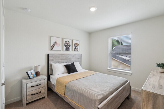 Building Photo - 615 Canvas Ave