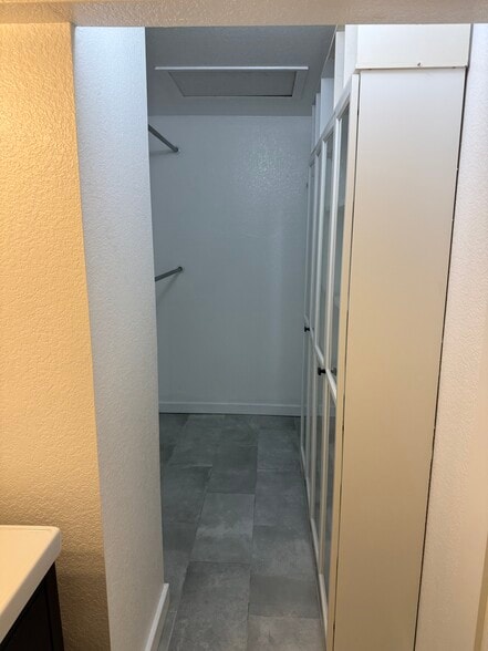 Building Photo - 602 N May