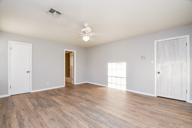 Building Photo - 7310 Ridge Oak Dr