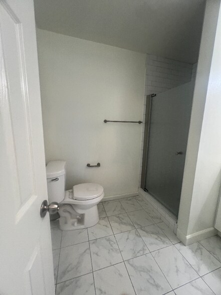 Building Photo - 900 S Highland Ave