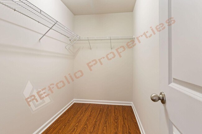 Building Photo - Luxury 3-Story Townhome, No Carpet 4 Bedro...