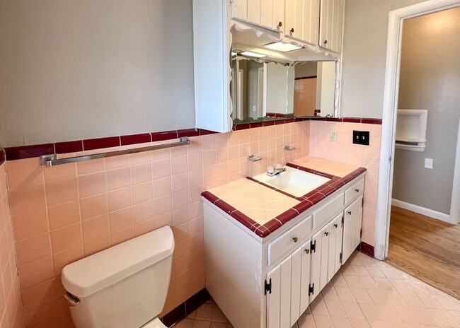 Building Photo - Charming Home Near 15th & Boulevard