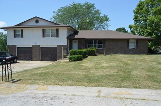 Building Photo - 4631-4633-4633 Southampton Ct