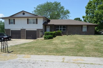 Building Photo - 4631-4633 Southampton Ct