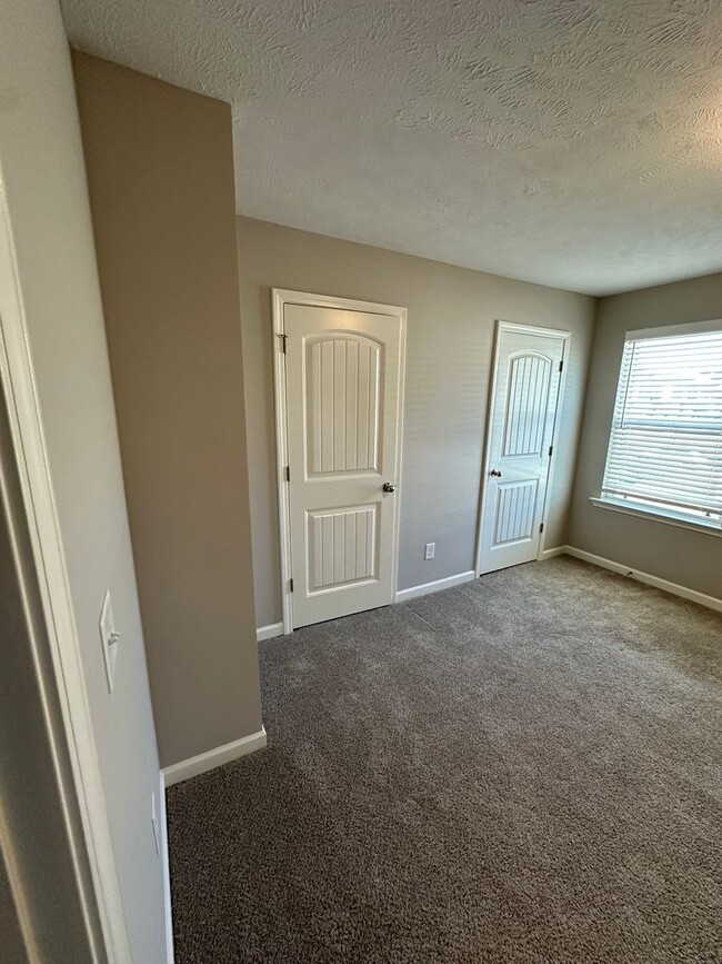 Building Photo - Beautiful 2 Bed 2.5 Bath Townhome *ZONED FOR BLACKMANS SCHOOLS*