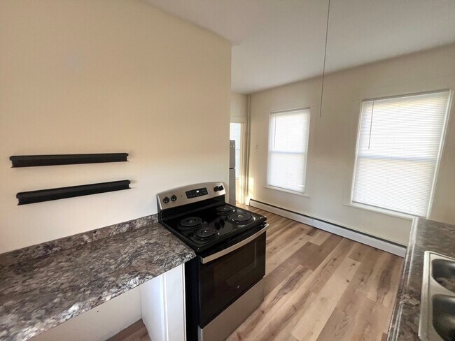 Building Photo - 14 Richmond St