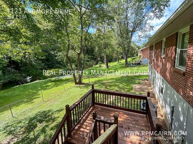 Building Photo - 1123 Ardmore Dr