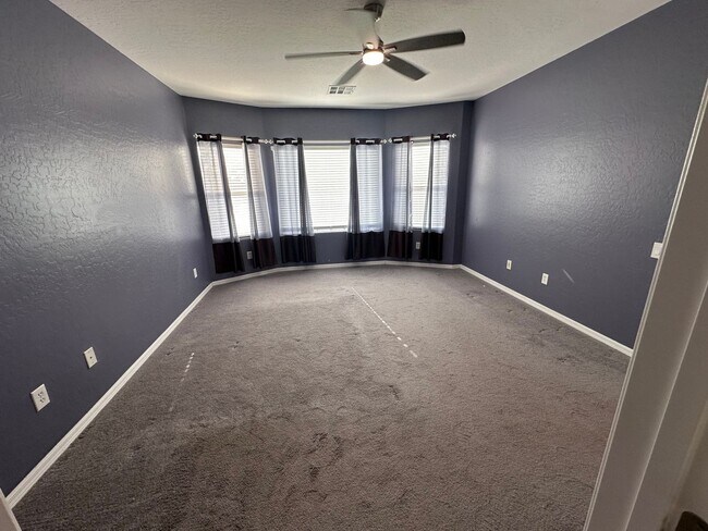 Building Photo - Single Story 3 Bed/2 Bathroom Home