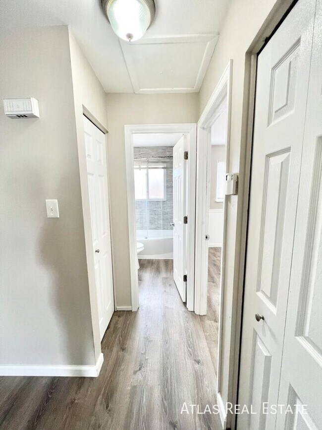 Building Photo - 1805 Eagle View Dr