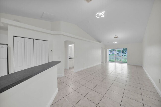 Building Photo - 2033 Andalusia Blvd