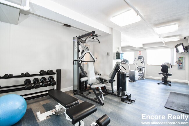 Building Photo - 1530 Beacon St