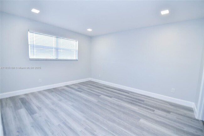 Building Photo - 905 Southridge Rd