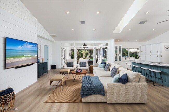 Primary Photo - 339 4th Ave N