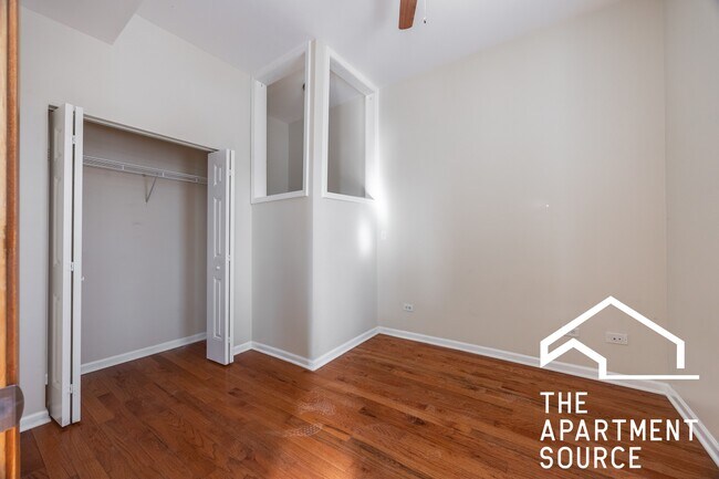 Building Photo - 2028 N Hamlin Ave