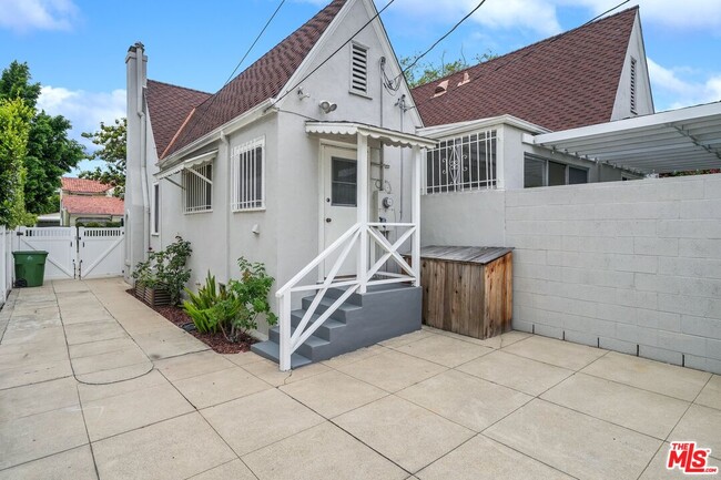 Building Photo - 458 S Citrus Ave