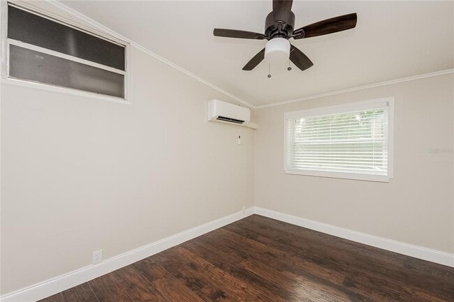 Building Photo - 214 Poinciana Cir