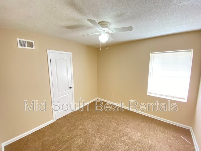 Building Photo - 5204 Black Diamond Cove