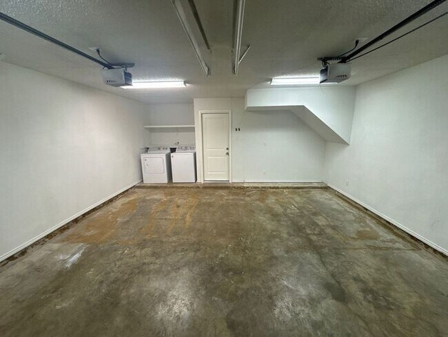 Building Photo - Beautiful Two-Story Leander Home with Dual...