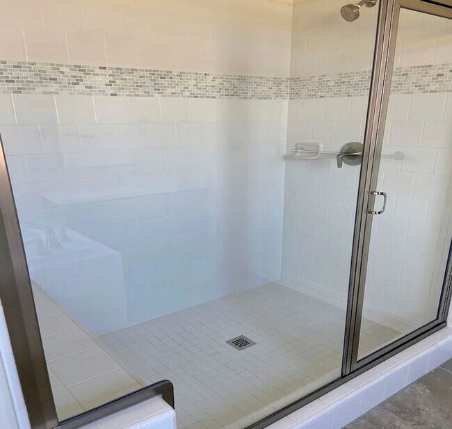 Building Photo - Beautiful Home for rent in Visalia, Ca