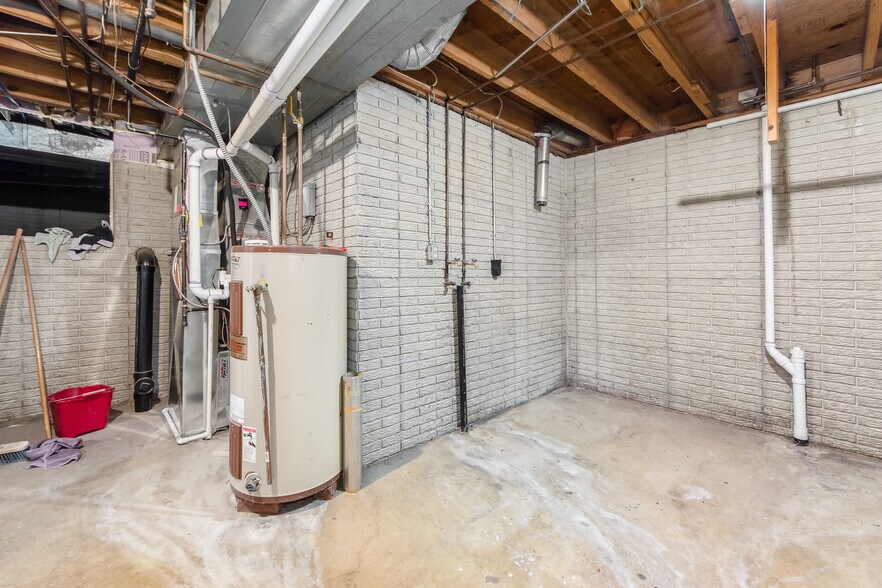 Washer/dryer hookup in basement - 3003 Cranston Dr