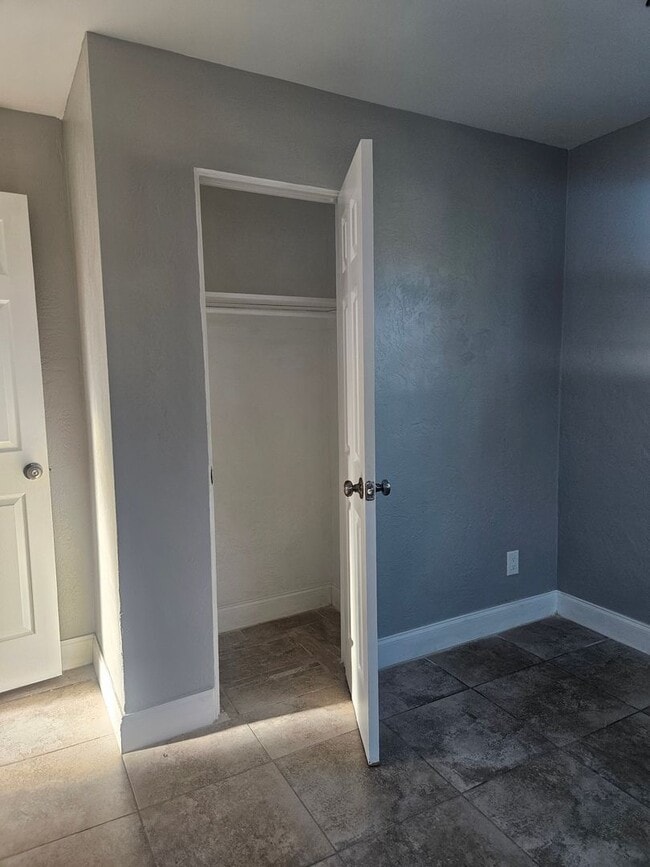 Building Photo - 3 bedroom 2 bath home