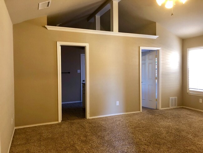 Building Photo - 4 Bedroom in South Lubbock
