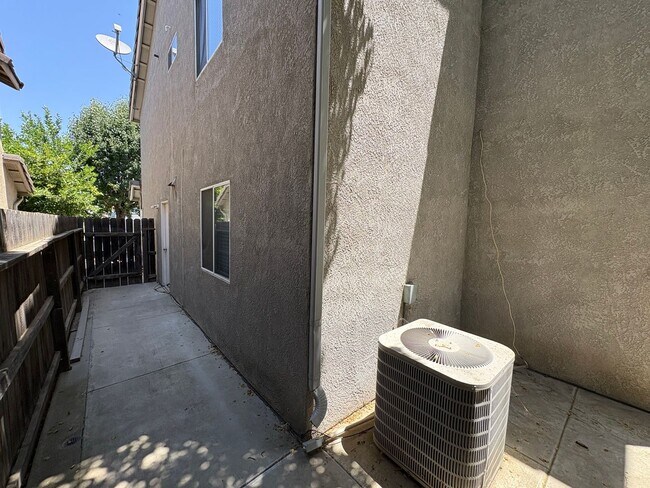 Building Photo - Beautiful 4 Bedroom coming soon!