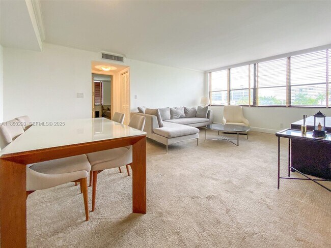 Building Photo - 10000 Bay Harbor Terrace