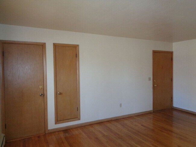 Building Photo - 1135 E Gorham St