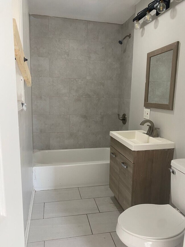 Building Photo - 7614 S Maryland Ave