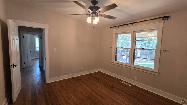 Building Photo - 204 Springdale Dr