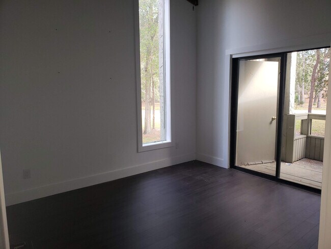 Building Photo - Longwood (The Springs) - 2 Bedroom, 1 Bathroom - $1,795.00