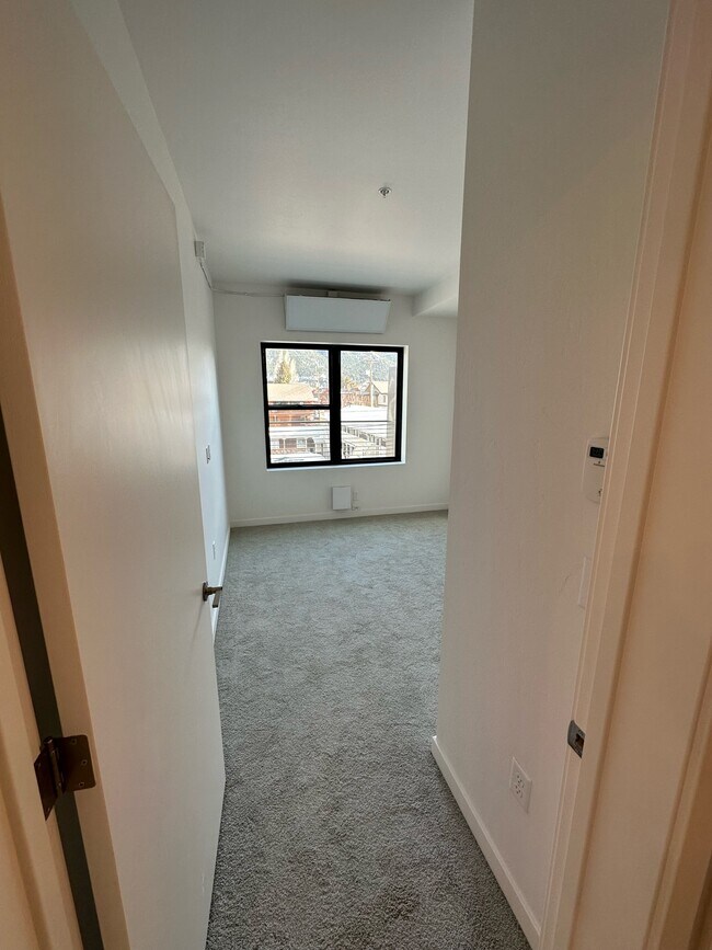 Building Photo - 105 Mercill Ave