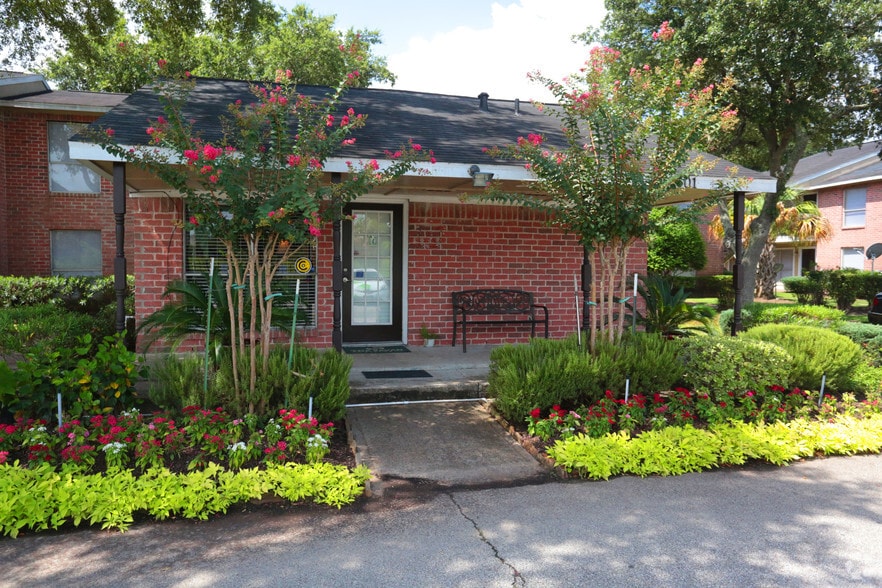 Savan Villas 8601 Emmett F. Lowry Expy Texas City TX 77591