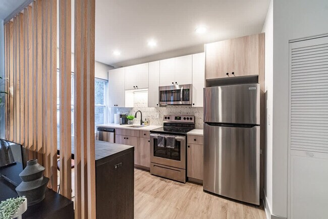 Building Photo - 3546 N Southport Ave