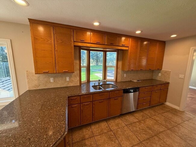 Building Photo - 4135 Rivercrest Dr N