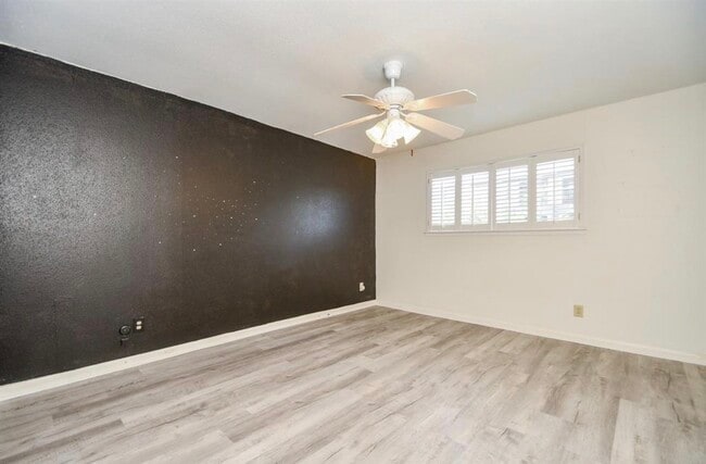 Building Photo - 7459 Brompton St