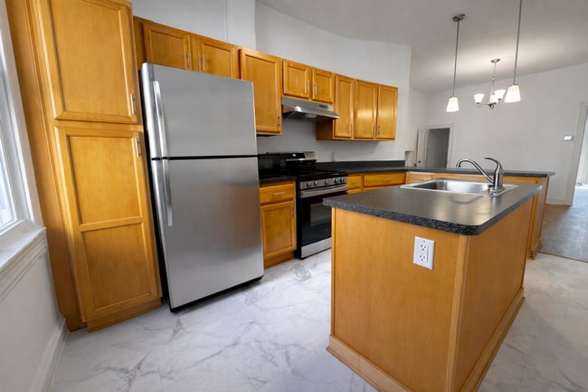 Building Photo - 450 E Lorraine Ave