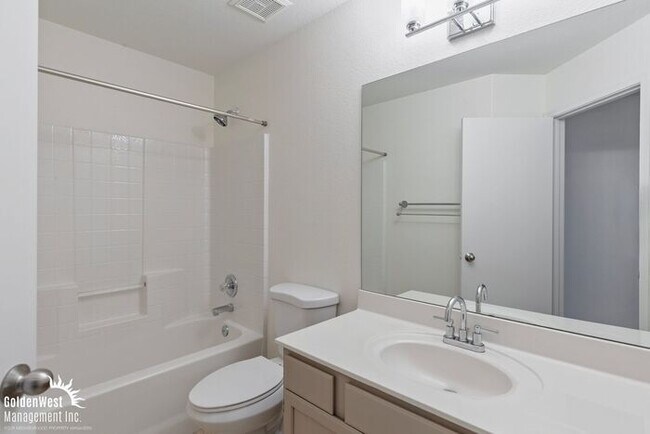 Building Photo - Charming 3Bdm 2Ba Home with Private Backyard!