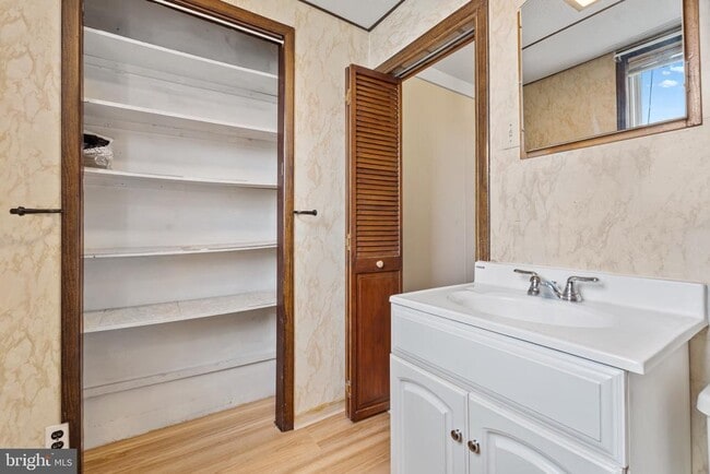 Building Photo - 3068 Livingston St