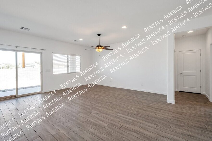 Building Photo - 35024 N Palm Dr