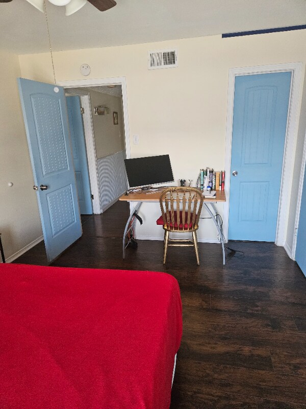 Building Photo - 5838 Sandhurst Ln