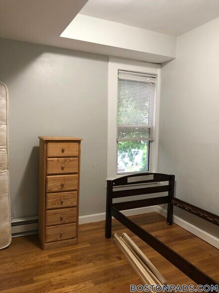 Building Photo - 94 E Cottage St