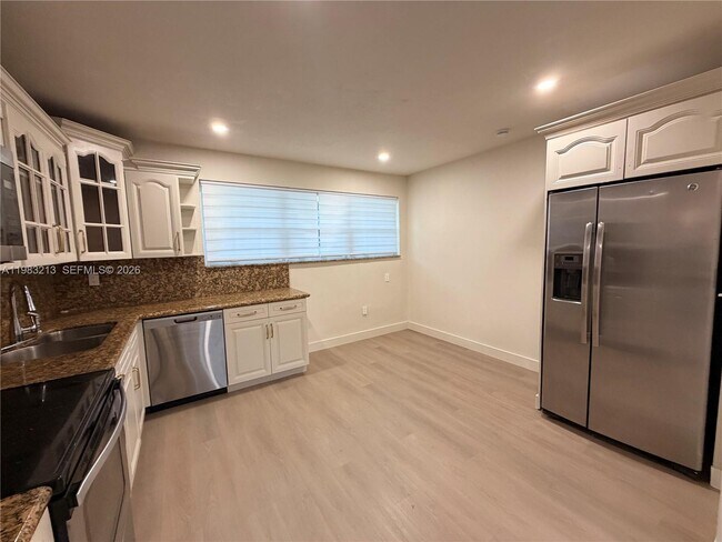 Building Photo - 6885 NW 14th Ct