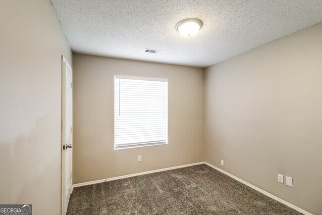 Building Photo - 1613 Picadilly Ct NE