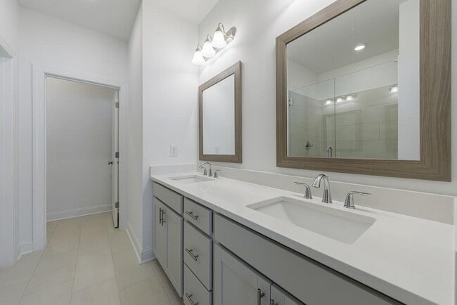 Building Photo - 510 Healy Dr